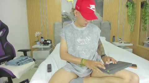 Snapshot of owen_drake chatting on May 8, 2026, 1:44 am Owen Drak online show from May 8, 2026, 1:44 am