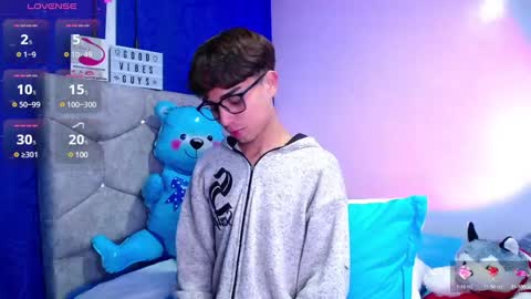 Snapshot of owenblue__ chatting on December 5, 2024, 6:32 am Owen  Independent model  online show from December 5, 2024, 6:32 am