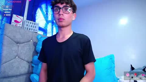 Snapshot of owenblue__ chatting on December 6, 2024, 1:33 pm Owen  Independent model  online show from December 6, 2024, 1:33 pm