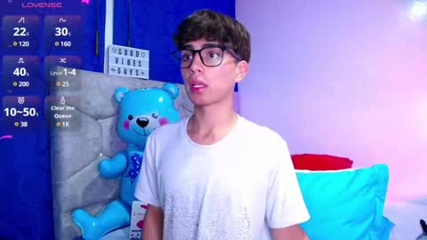 Snapshot of owenblue__ chatting on December 7, 2024, 7:38 am Owen  Independent model  online show from December 7, 2024, 7:38 am