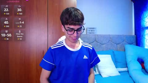 Snapshot of owenblue__ chatting on January 14, 2025, 5:45 pm Owen  Independent model  online show from January 14, 2025, 5:45 pm