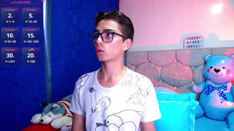 Snapshot of owenblue__ chatting on February 7, 2025, 2:47 pm Owen  Independent model  online show from February 7, 2025, 2:47 pm