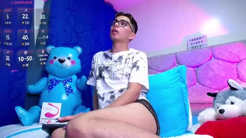 Snapshot of owenblue__ chatting on February 13, 2025, 6:09 am Owen  Independent model  online show from February 13, 2025, 6:09 am