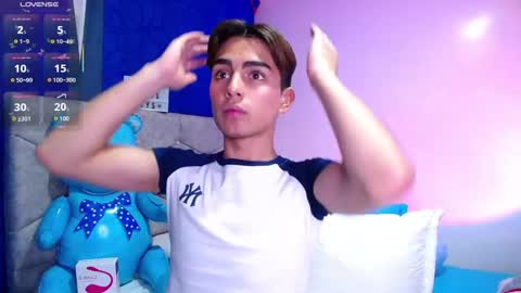 Snapshot of owenblue__ chatting on March 10, 2025, 4:14 pm Owen  Independent model  online show from March 10, 2025, 4:14 pm