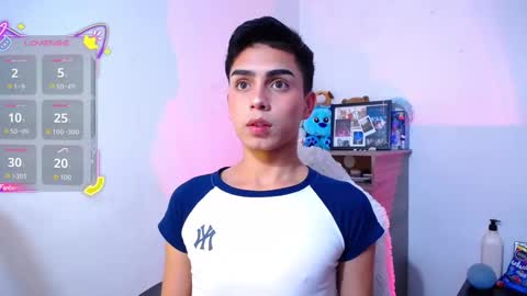 Owen  Independent model  online show from November 17, 2025, 5:41 pm