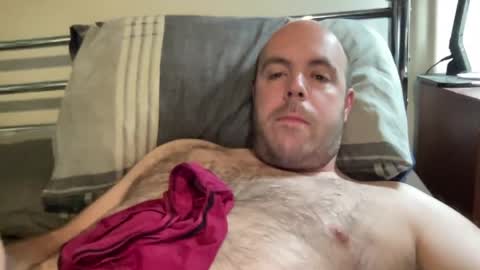 Snapshot of owenfn2 chatting on April 7, 2026, 6:25 am Owen2022 online show from April 7, 2026, 6:25 am