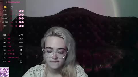Snapshot of oxcysecret chatting on July 4, 2026, 9:10 pm Oxcy online show from July 4, 2026, 9:10 pm
