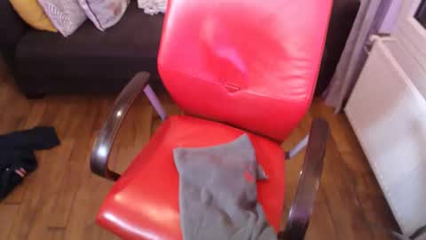 Oyrlgtu online show from December 19, 2025, 5:42 pm