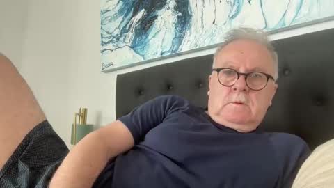 Snapshot of ozhairybearxxxx chatting on February 15, 2026, 1:02 am ozhairybearxxxx online show from February 15, 2026, 1:02 am