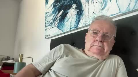 Snapshot of ozhairybearxxxx chatting on May 20, 2026, 3:45 am ozhairybearxxxx online show from May 20, 2026, 3:45 am