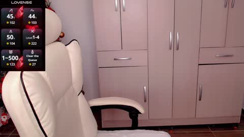 Snapshot of p_o_l_e_t_t chatting on December 17, 2024, 4:21 pm Jane online show from December 17, 2024, 4:21 pm