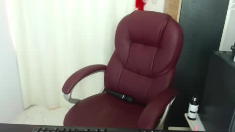 Snapshot of paiper_halliwey chatting on June 4, 2026, 5:52 pm paiper online show from June 4, 2026, 5:52 pm