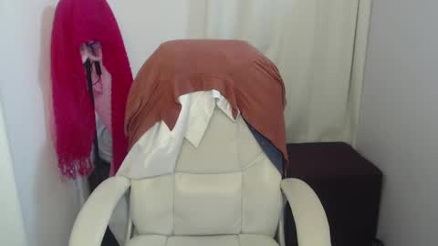 Snapshot of paiper_halliwey_ chatting on December 12, 2024, 11:29 am paiper online show from December 12, 2024, 11:29 am