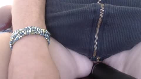 paiperhalliwey online show from April 15, 2026, 6:04 pm