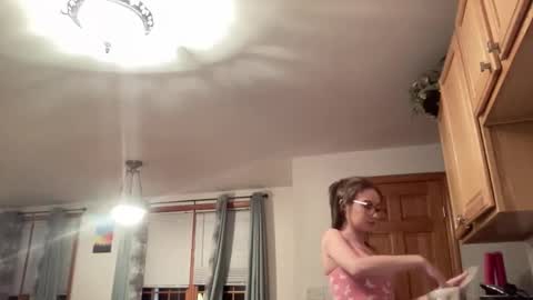 paisleysnowxo online show from January 7, 2026, 4:48 am