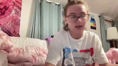 paisleysnowxo online show from May 20, 2026, 2:29 am