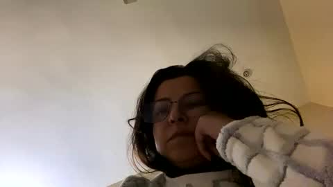 Pakimilf online show from November 22, 2025, 3:44 pm