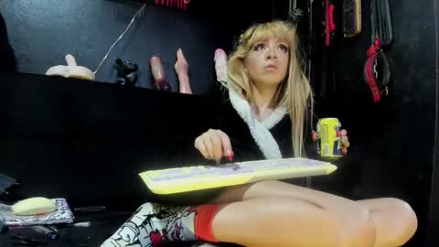 Snapshot of palomawells chatting on December 14, 2024, 6:24 am Paloma online show from December 14, 2024, 6:24 am