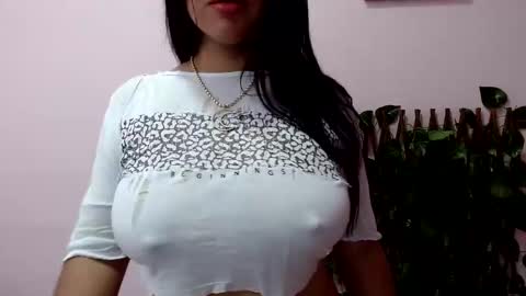 Snapshot of pamela_claus chatting on January 19, 2025, 5:39 pm Pamela Claus online show from January 19, 2025, 5:39 pm
