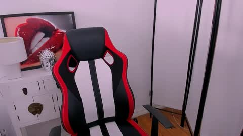 PamelaLips online show from April 21, 2026, 9:28 pm