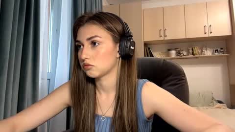 Snapshot of pamulahallquist chatting on June 15, 2026, 3:36 pm Lia online show from June 15, 2026, 3:36 pm