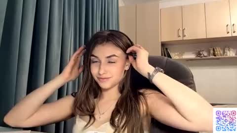 Snapshot of pamulahallquist chatting on June 21, 2026, 5:48 pm Lia online show from June 21, 2026, 5:48 pm