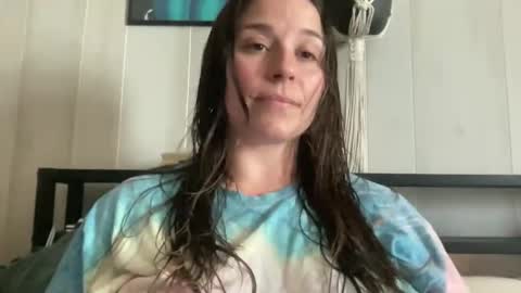 Snapshot of pantiesofthefae chatting on April 1, 2026, 4:04 pm Pantiesofthefae online show from April 1, 2026, 4:04 pm