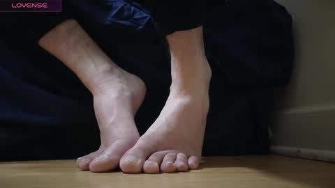 Snapshot of pantslesstraveler_plt chatting on December 23, 2024, 3:50 am PantsLessTraveler online show from December 23, 2024, 3:50 am