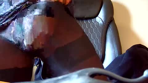 pantyhoseplay1 online show from November 10, 2025, 7:13 pm