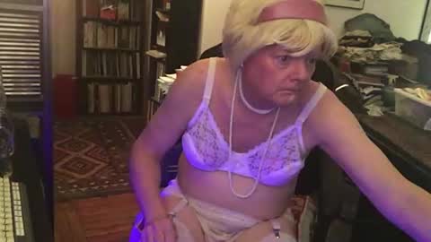 Snapshot of pantyvloletlace chatting on March 1, 2026, 3:41 am Pantyvioletlace online show from March 1, 2026, 3:41 am