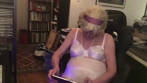 Pantyvioletlace online show from June 8, 2026, 1:28 am