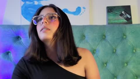 Paola Lyon online show from April 6, 2026, 12:17 pm