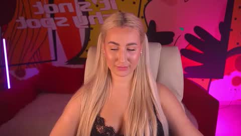 Snapshot of paolamola chatting on March 4, 2026, 2:45 pm Lia online show from March 4, 2026, 2:45 pm