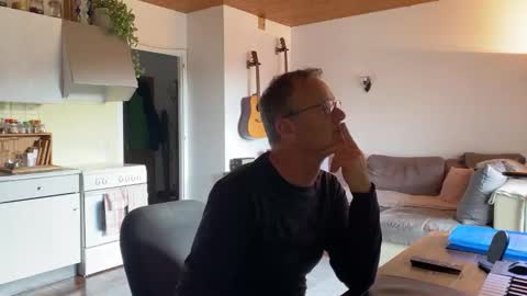papa_show online show from December 2, 2024, 9:24 am