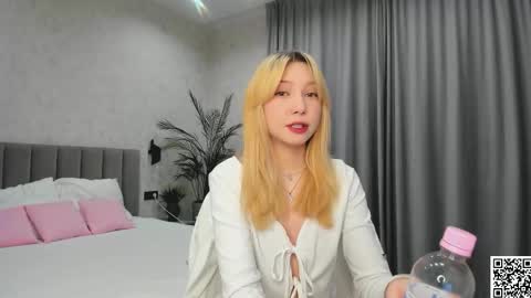 Snapshot of paradi_se chatting on February 1, 2026, 12:42 am Melena online show from February 1, 2026, 12:42 am