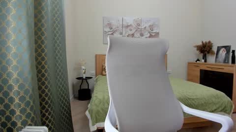 Snapshot of paradi_se chatting on February 13, 2026, 8:43 am Melena online show from February 13, 2026, 8:43 am