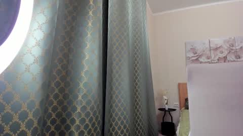 Snapshot of paradi_se chatting on February 28, 2026, 8:37 am Melena online show from February 28, 2026, 8:37 am