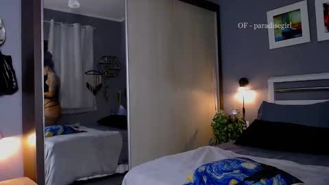 Snapshot of paradisegirl_ chatting on December 10, 2024, 12:39 am My alter ego Betinna Flowers - a tattooed Miss  -   Are you missing me come in here  -  online show from December 10, 2024, 12:39 am