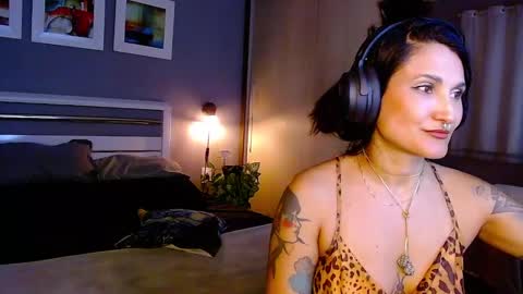 Snapshot of paradisegirl_ chatting on February 26, 2025, 9:48 pm My alter ego Betinna Flowers - a tattooed Miss  -   Are you missing me come in here  -  online show from February 26, 2025, 9:48 pm