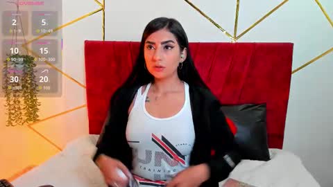 paris_evans_01 online show from January 13, 2026, 12:21 pm