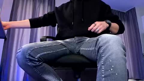 Paris online show from April 12, 2026, 9:14 am