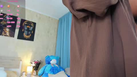 Paris online show from February 7, 2025, 5:10 am