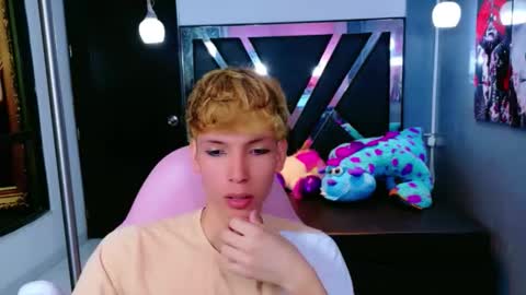 park_jimin1 online show from September 16, 2025, 12:39 pm