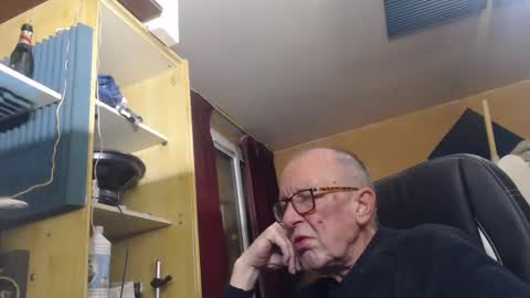 pascal88881 online show from January 8, 2025, 6:52 am