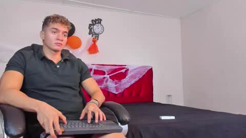 Paull George online show from October 16, 2025, 2:07 pm