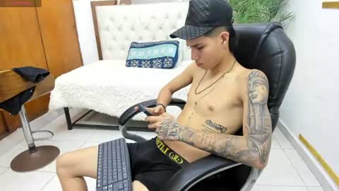 Snapshot of paul_ponce chatting on June 10, 2026, 6:18 pm PAUL online show from June 10, 2026, 6:18 pm