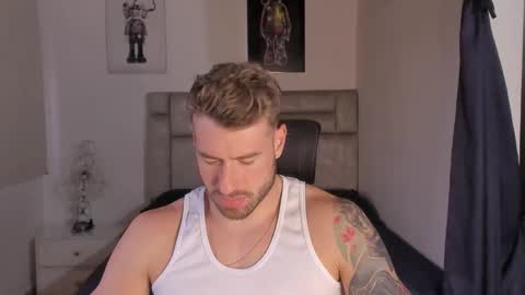 PAUL ROGER online show from November 18, 2025, 9:41 pm