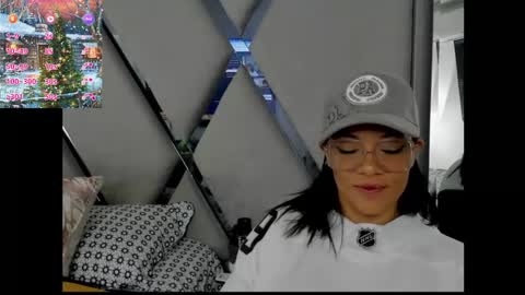 Snapshot of paula_daniela1 chatting on December 15, 2024, 10:15 pm Paula online show from December 15, 2024, 10:15 pm