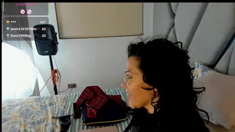 Snapshot of paula_daniela1 chatting on February 20, 2025, 11:43 pm Paula online show from February 20, 2025, 11:43 pm