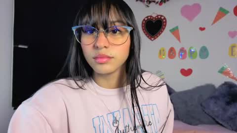 Paula  online show from April 19, 2026, 4:01 am